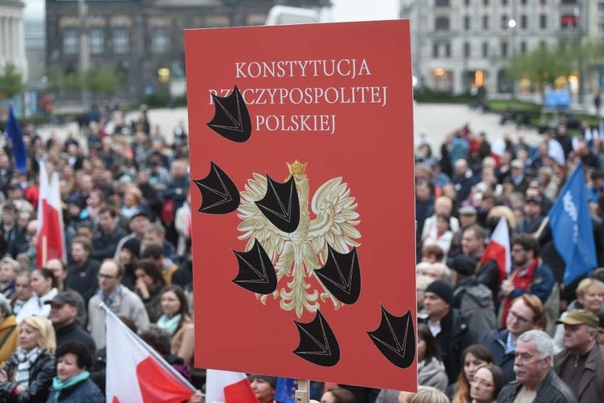 Nowoczesna w Poznaniu manifestowała patriotyzm na placu...