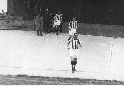 1932: ekstraklasa: 1. Cracovia, ekstraklasa: 6. Wisła...