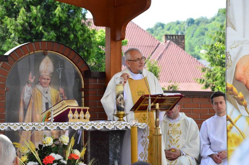 Procesja Bożego  Ciała w parafii pw. NNMP w Myślenicach