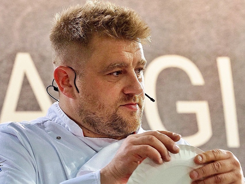 Podczas targów "Natura Food" na żywo gotował Tomasz Jakubiak, juror programu "MasterChef Junior"