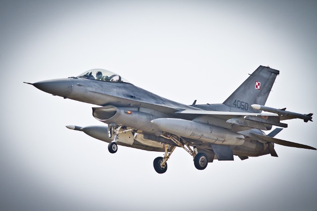 Już pod koniec czerwca tego roku Wojskowe Zakłady Lotnicze Nr 2 i Lockheed Martin - producent F-16 - podpisały nową pięcioletnią umowę na wsparcie obsługi technicznej myśliwc&oacute;w F-16 polskich Sił Powietrznych.