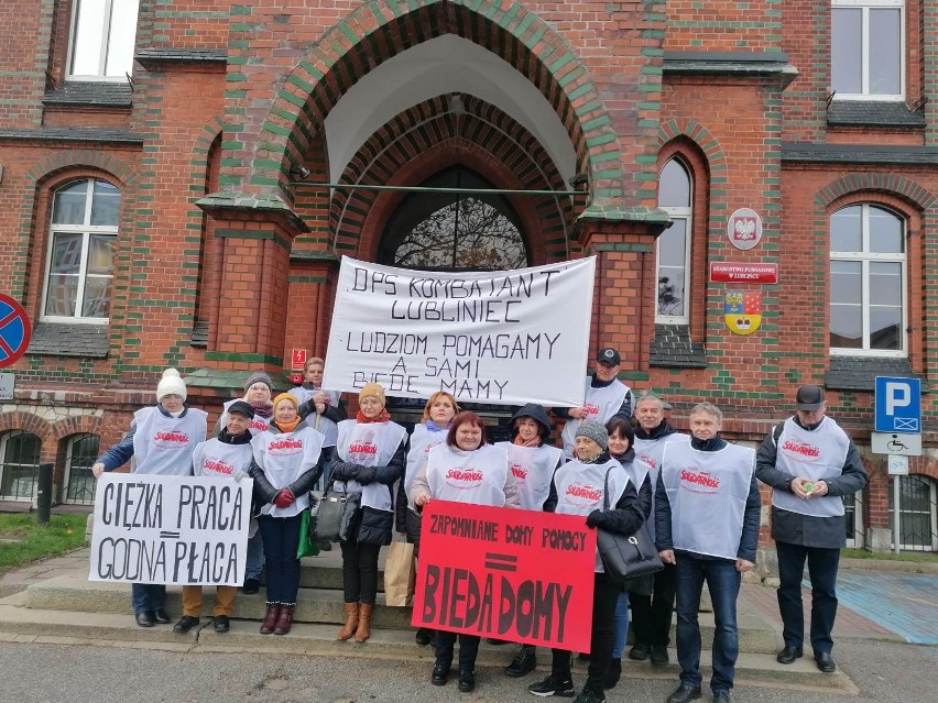 "Ludziom pomagamy a sami biedę mamy" - pikieta pracowników...