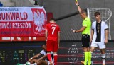 Reprezentacja u-17. Kulisy afery alkoholowej w kadrze. Media: Piłkarz Lecha Poznań Oskar Tomczyk doznał urazu głowy... 