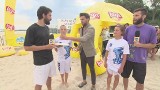 Plażowe zabawy z frisbee. Jakie są zasady gry? [wideo] 