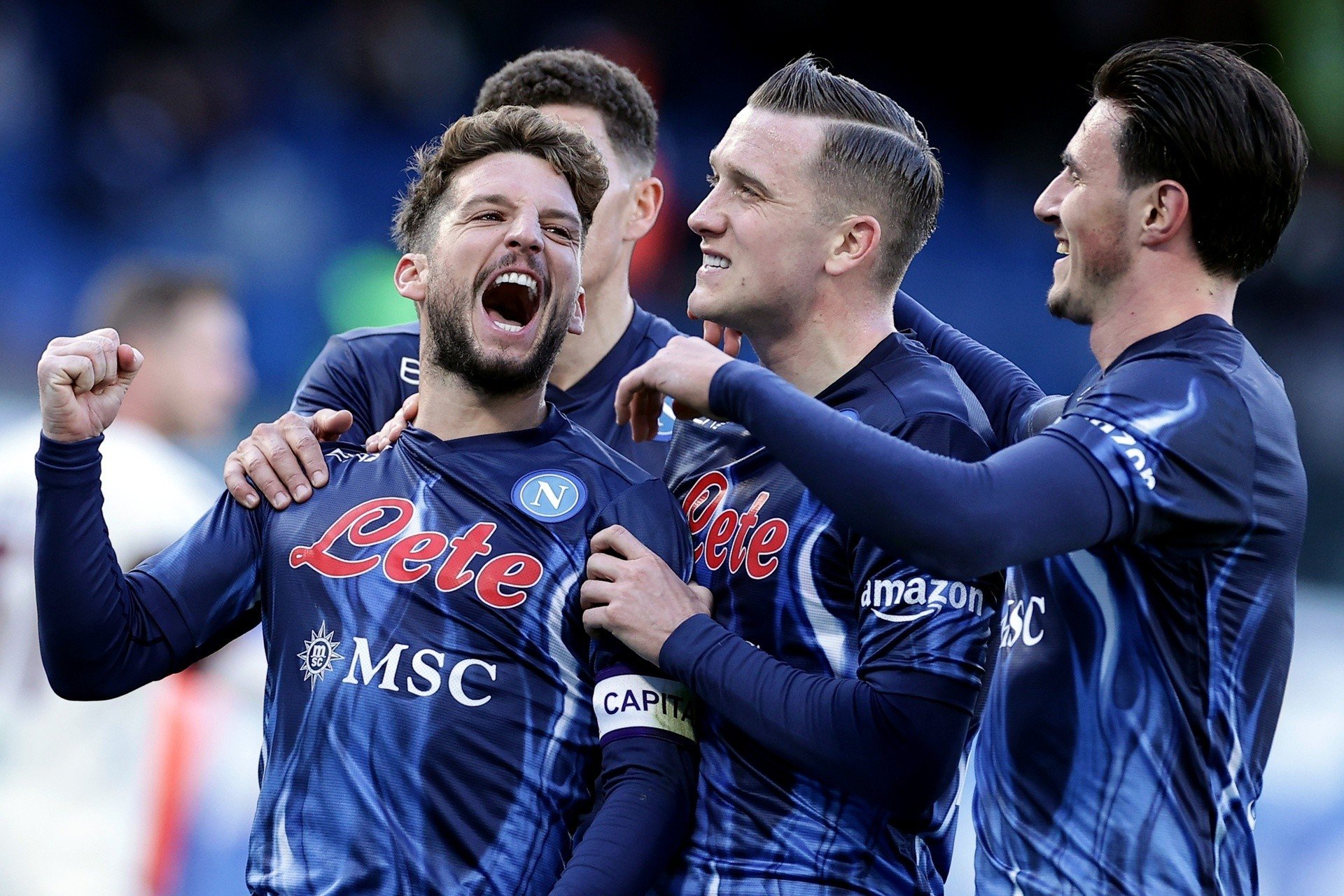 Zmiana lidera w Serie A! AC Milan wyprzedził Inter, który zremisował z  Napoli Piotra Zielińskiego | Gol24