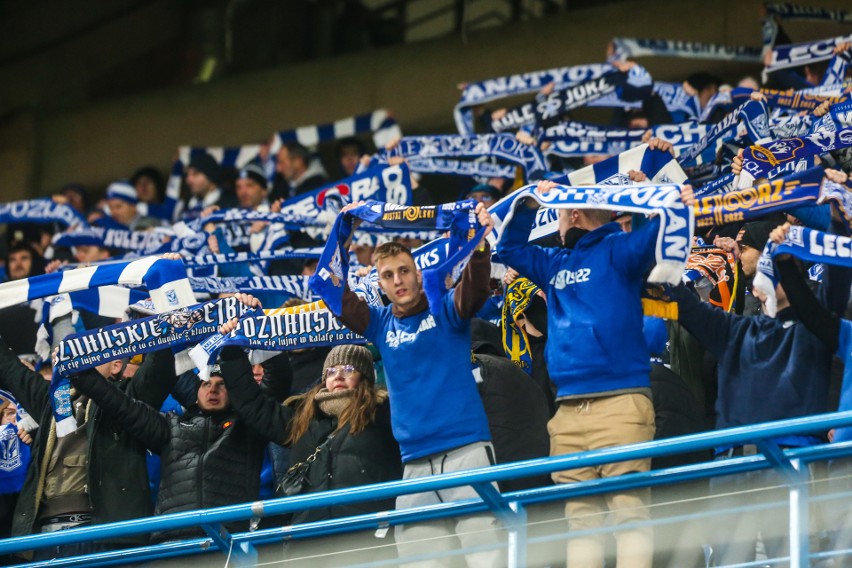 Fani Lecha Poznań mimo chłodu dobrze bawili się na meczu