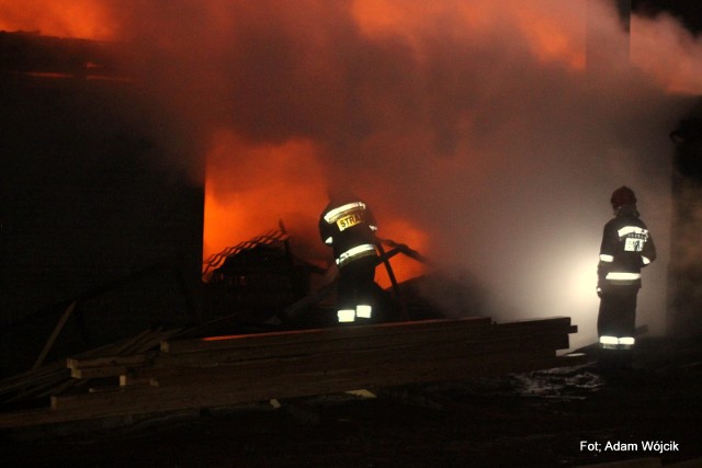 Około godziny 5.30  w  miejscowości Strachomino gmina  Będzino   doszło do pożaru tartaku.Po  przybyciu  pierwszych zastępów straży  pożarnej  cały    budynek   stał   ogniu.  Łącznie do   gaszenia pożaru zadysponowano 12 zastępów straży pożarnej. Na  szczęście nikt nie ucierpiał.Zobacz także Pożar w Szczecinku