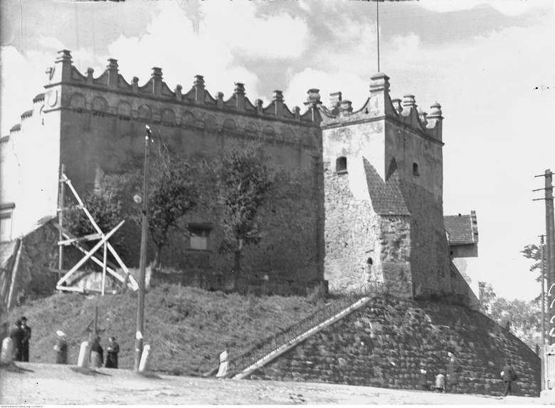 Sądecki zamek na archiwalnych zdjęciach sprzed 1945 roku