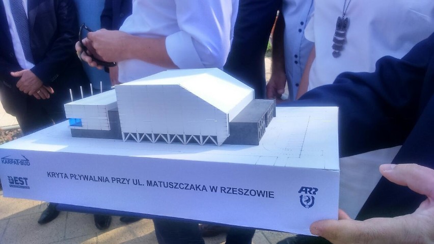 25 mln zł będzie kosztować budowa nowego basenu przy ul....