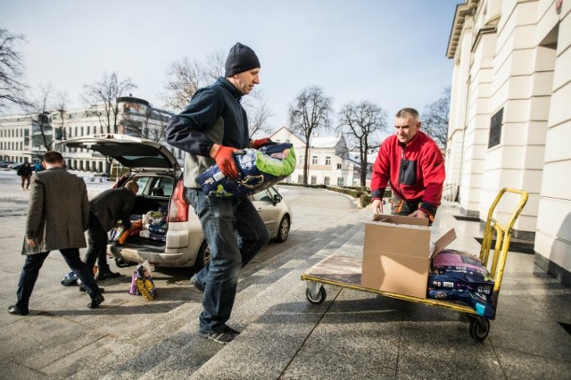 Radomianie przynosili karmę dla zwierząt.