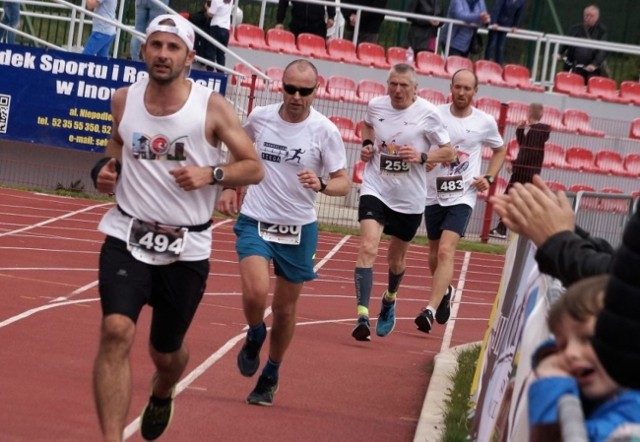 Tylko do końca marca opłata startowa w półmaratonie wynosi 60,00 zł, a w biegach na 5 i 10 km 45,00 złotych