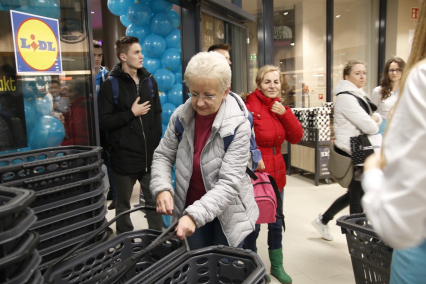 Nowy Lidl otwarty w Solarisie w Opolu. Pełno promocji i gość - Karol Okrasa