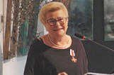 Halina Bogdańska z Połczyna-Zdroju uhonorowana Srebrną Odznaką Honorową Gryfa Zachodniopomorskiego