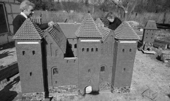 Bryłę bydgoskiego zamku wykonali Bernadetta i Zenon Firyn