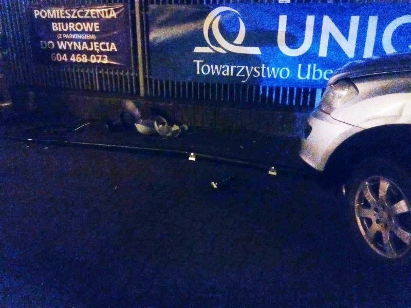 Nowy Sącz. Na ul. Długosza doszło do zderzenia osobówki z autobusem [ZDJĘCIA]