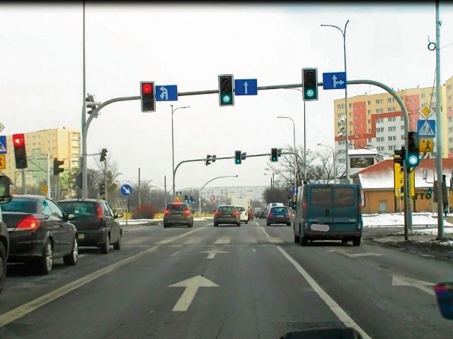 Odcinek od ulicy Pięknej do skrzyżowania Wojska Polskiego z Ujejskiego można już pokonać bez stania na czerwonym świetle.