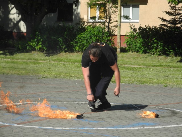 Teatr Ognia na os. Lotnisko.