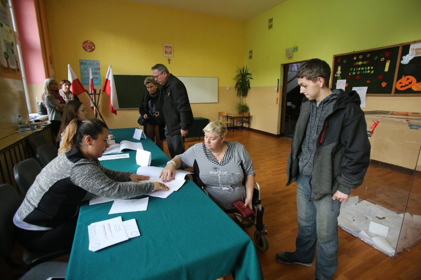 Wybory na burmistrza Koronowa wygrał Patryk Mikołajewski....