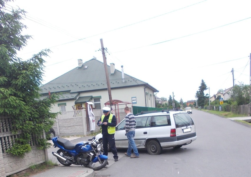 Wypadek w Jodłówce. Motocyklista w szpitalu, ma złamany kręgosłup [ZDJĘCIA]