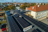 Ceny prądu ostro w górę, więc wszystkie miejskie szkoły i przedszkola w Inowrocławiu mają już panele słoneczne [zdjęcia]