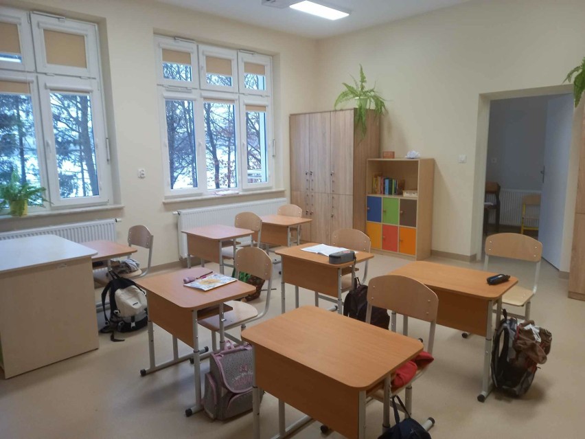 Nowa szkoła w Jastrzębskiej Woli gotowa. Było uroczyste otwarcie. Zobacz zdjęcia 