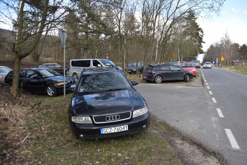 Zamknięty parking Nadleśnictwa Miękinia na przełęczy Tąpadła...