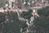 Wojna na Ukrainie. Zbrodnia w Izium: Maxar Technologies publikuje zdjęcia satelitarne lasu, w którym znaleziono masowe groby