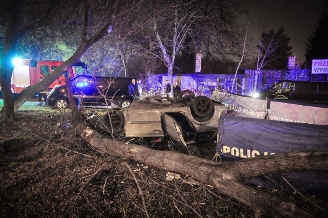 Tragiczny wypadek na ul. Strykowskiej - 2 osoby nie żyją