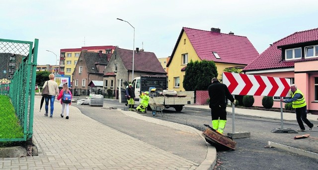 Na ulicy Wieniawskiego remontowane są: jezdnia, chodniki, zatoki autobusowe, miejsca parkingowe   