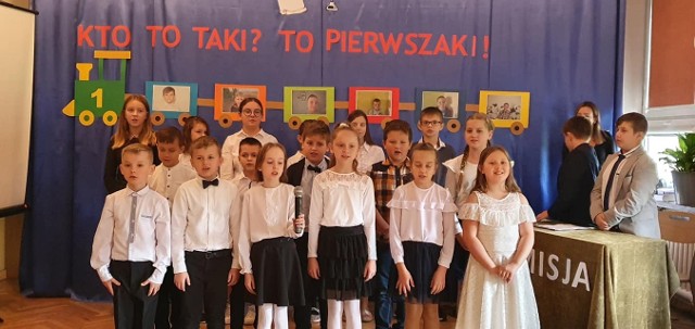 Ślubowanie i święto patrona w Szkole Podstawowej imienia Jana Pawła II w Krzcięcicach.