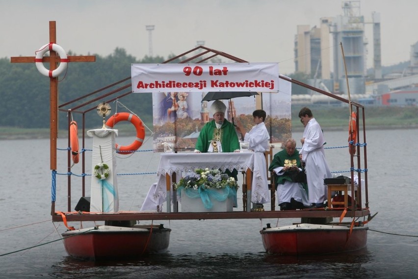 Msza na wodzie i skandaliczny stan ośrodka Koga Kotwica