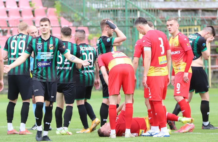 Wielkie emocje w meczu na szczycie Hummel 4 ligi. Korona II Kielce wygrała ze Starem Starachowice 3:2