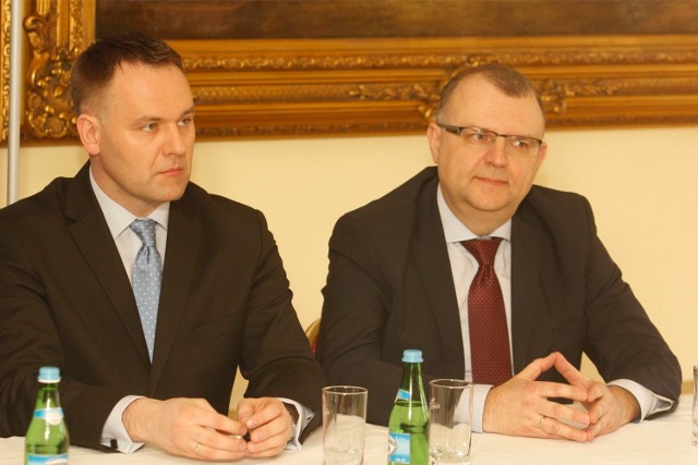 Minister skarbu Dawid Jackiewicz i europoseł  Kazimierz Michał Ujazdowski
