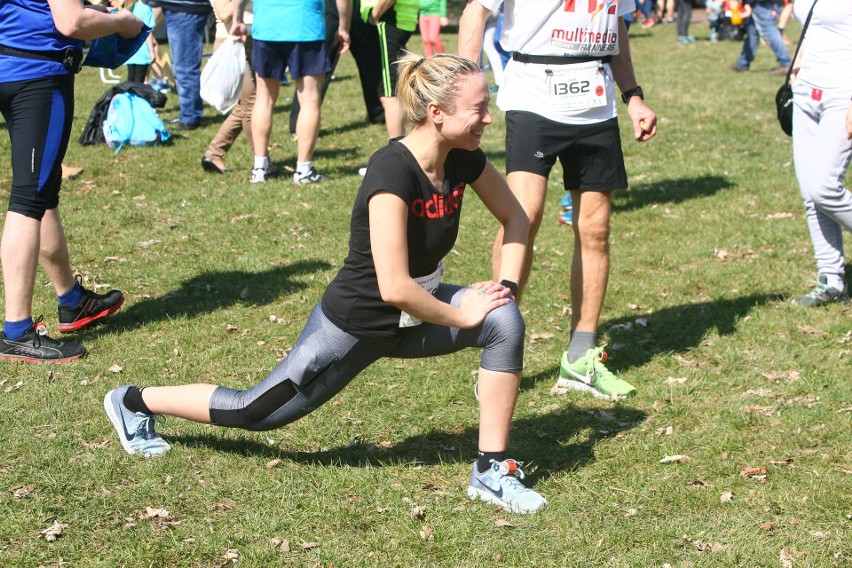 Biegli w niedzielę nad Zalewem Zemborzyckiem. To ostatni bieg z cyklu "Cztery Dychy do Maratonu" [DUŻO ZDJĘĆ]