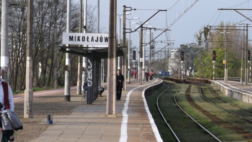 Wrocław: Na stacji Mikołajów pociągi odjeżdżają tylko z peronu drugiego (ZDJĘCIA)