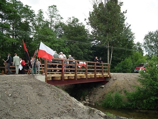 Od piątku z nowej przeprawy mogą już korzystać mieszkańcy.