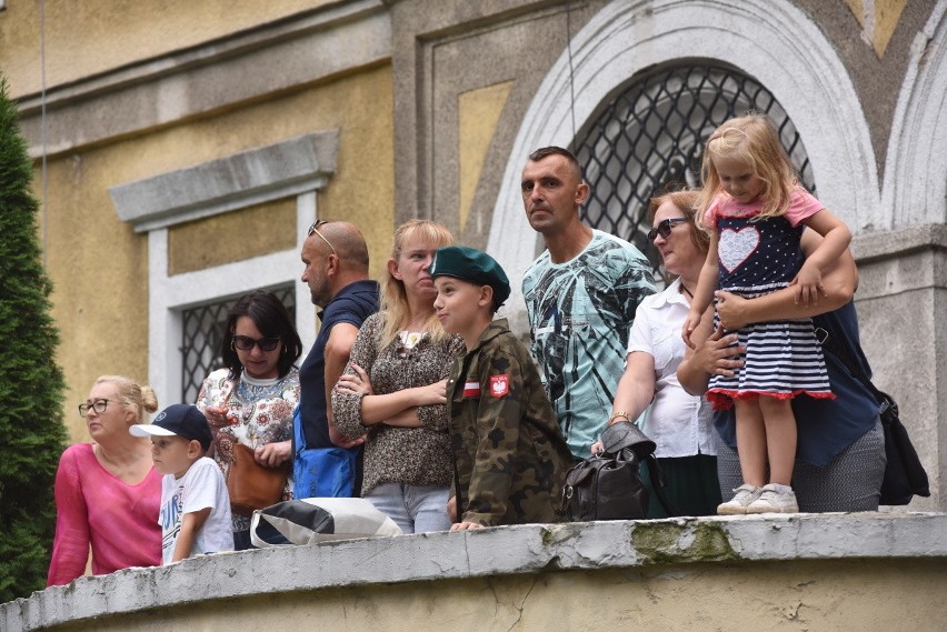 Piękni ułani na Święcie Wojska Polskiego w muzeum w...