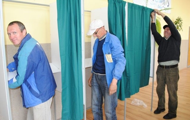 W piątek w domu kultury w Łasinie przygotowywano salę do wyborów