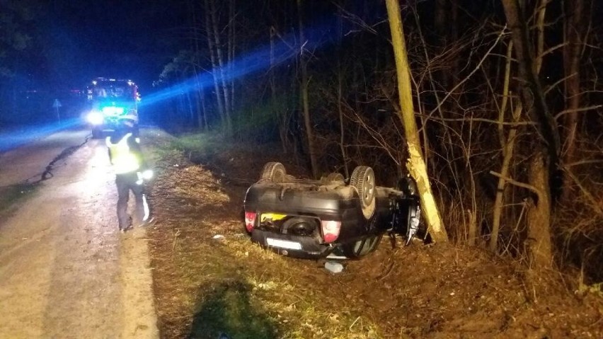 Szaniec, powiat buski. Śmiertelny wypadek, auto uderzyło w drzewo. Nie żyje 45-latek