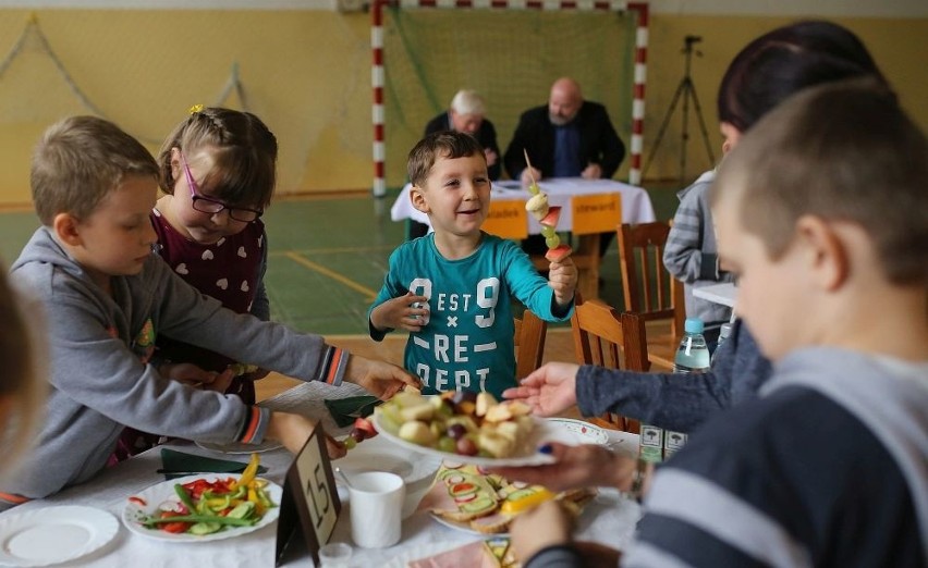 W piątek dzieciaki z klas O-III ze Szkoły Podstawowej w...