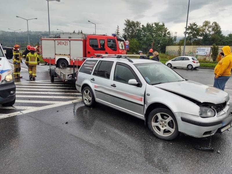 DK 75. Zderzenie dwóch samochodów na al. Piłsudskiego w Nowym Sączu [ZDJĘCIA]