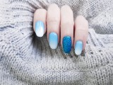 Paznokcie ombre french, z brokatem, a może ciemne? Każda z tych stylizacji zapiera dech w piersiach. Ten manicure jest wciąż modny