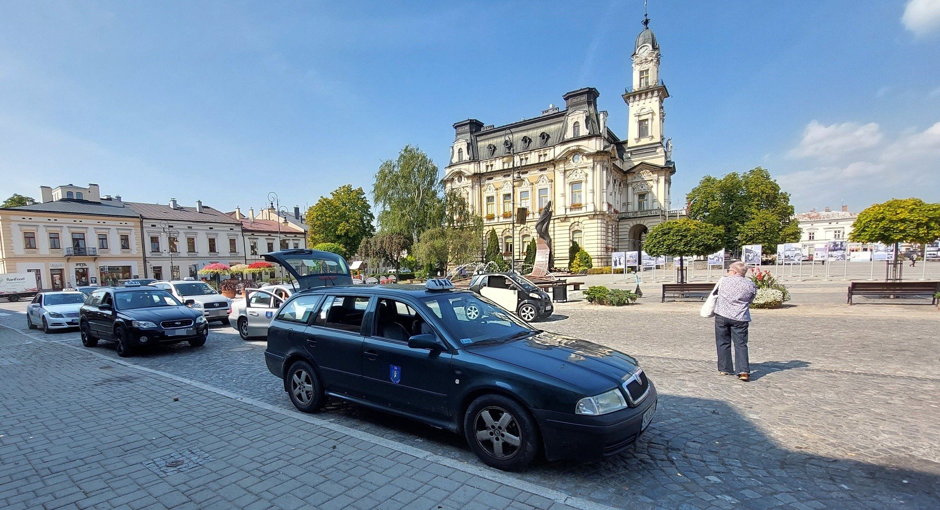 Nowy Sącz. Opłata za taxi pójdzie mocno w górę? Taksówkarze uspokajają, że  nie prędko | Gazeta Krakowska