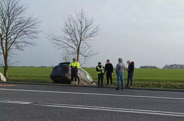 Zdarzenie miało miejsce przed godz. 16 na DK 94 tuż za Środą Śląską na jezdni w kierunku Wrocławia