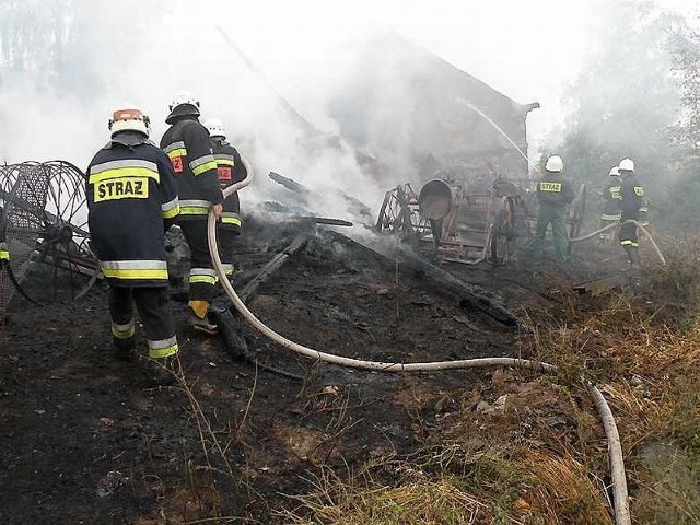 Stodoła w Brudzawach (gm. Bobrowo) spłonęła całkowicie oraz konstrukcja dachowa domu mieszkalnego.