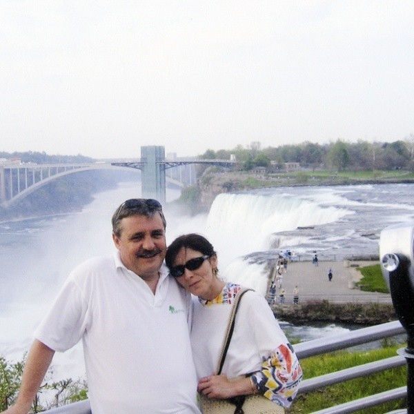Z żoną Anną nad wodospadem Niagara w USA