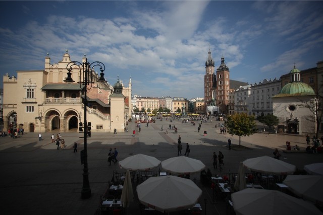 10.10.2013 krakow panorama rynek glowny , sukiennice , kosciol mariacki , koscil sw wojciecha  , rynek ..fot. andrzej banas / polskapresse gazeta krakowska *** local caption *** `