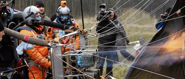 Wczorajszy start załogi Polska Stratosfera koło Pułtuska wyglądał niczym misja kosmiczna