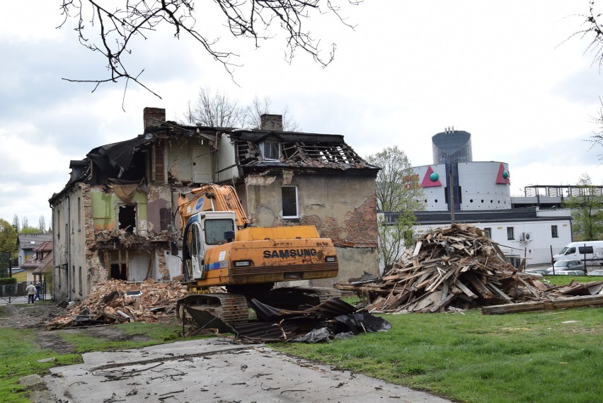 Rybnik: Burzą dworek z ulicy Dworek. Znika kolejny zabytek