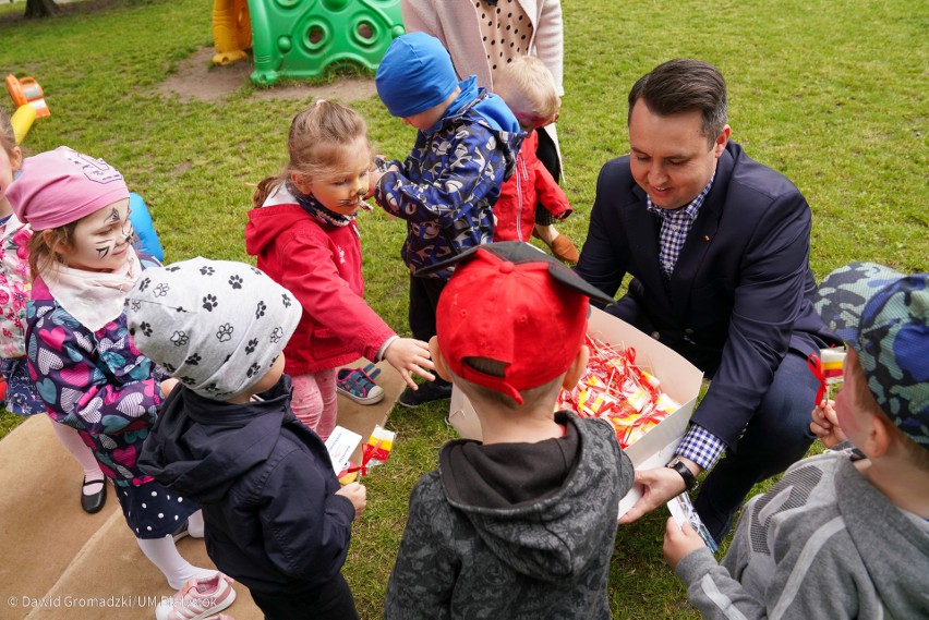 Białystok. Miasto przygotowało tysiąc bezpłatnych wejściówek na diabelski młyn dla najmłodszych. Koło pokręci się tydzień dłużej 